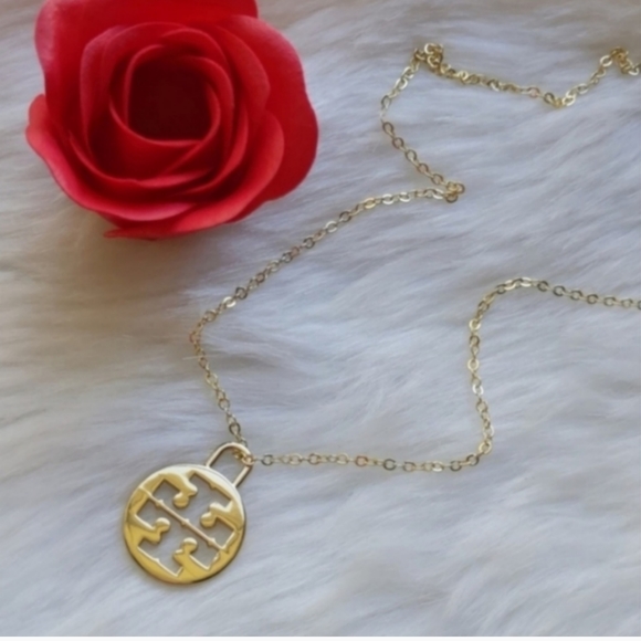Authentic Tory Burch Logo Charm 18” Gold Plated Necklace - Picture 4 of 12